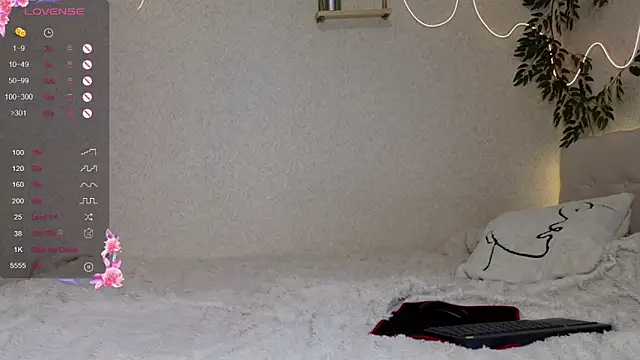 Snapshot of serenahall_ chatting on 10-30-25, 11:12 serenahall  online show from 10-30-25, 11:12