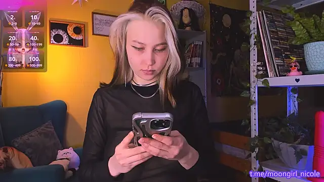 Snapshot of Nicole_matt chatting on 11-23-25, 08:19 Nicole matt online show from 11-23-25, 08:19