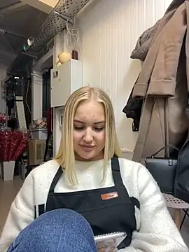 Snapshot of CandyVice chatting on 09-24-25, 04:46 CandyVice online show from 09-24-25, 04:46