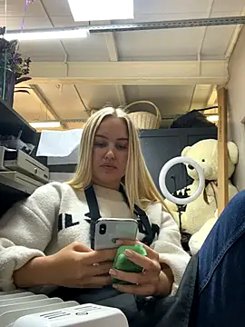 Snapshot of CandyVice chatting on 10-16-25, 04:48 CandyVice online show from 10-16-25, 04:48