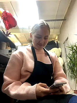 Snapshot of CandyVice chatting on 10-06-25, 05:13 CandyVice online show from 10-06-25, 05:13