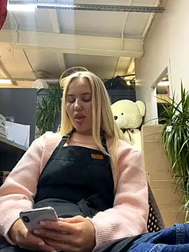 Snapshot of CandyVice chatting on 10-08-25, 05:35 CandyVice online show from 10-08-25, 05:35