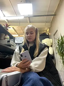 Snapshot of CandyVice chatting on 10-10-25, 05:14 CandyVice online show from 10-10-25, 05:14