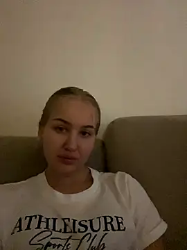 Snapshot of CandyVice chatting on 10-28-25, 08:08 CandyVice online show from 10-28-25, 08:08