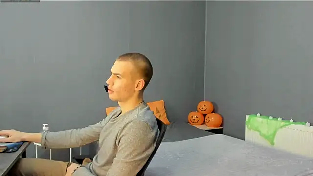 Garden of Eden  online show from 10-29-25, 04:33