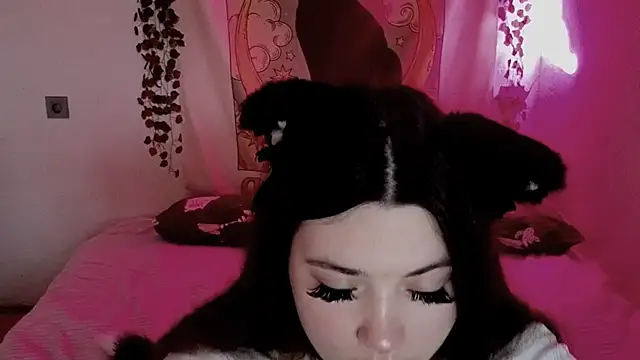 Snapshot of mirana_blade chatting on 10-18-25, 05:53 mirana blade online show from 10-18-25, 05:53