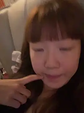 Snapshot of D-033 chatting on 11-05-25, 04:26 D-033 online show from 11-05-25, 04:26