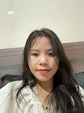 Snapshot of Bella_7777 chatting on 10-25-25, 03:34 Bella 7777 online show from 10-25-25, 03:34