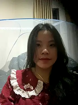 Snapshot of Bella_7777 chatting on 09-24-25, 03:29 Bella 7777 online show from 09-24-25, 03:29