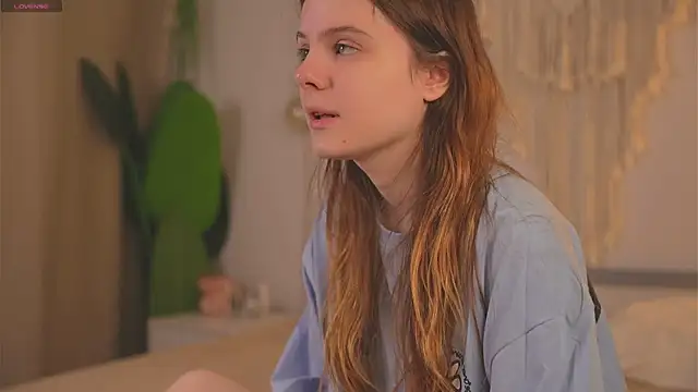 Lu  Lane online show from 10-09-25, 07:53