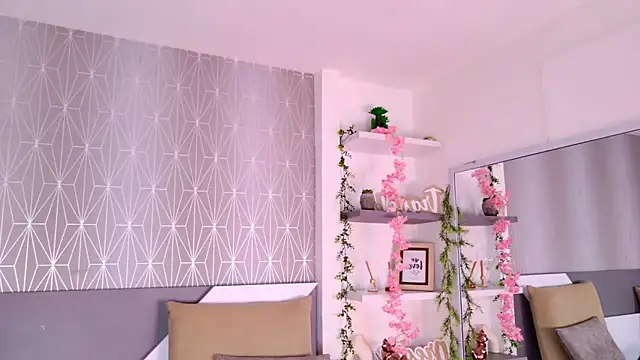 Snapshot of Celine_Lee chatting on 10-31-25, 05:31 Celine Lee online show from 10-31-25, 05:31