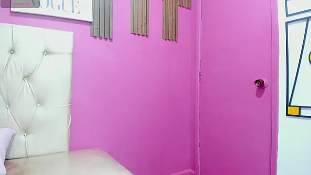 Lucia Spear online show from 10-31-25, 01:08