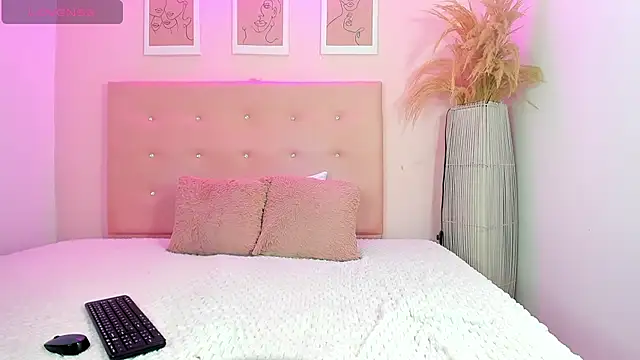 ANNIE DOLCE  online show from 05-28-26, 10:04