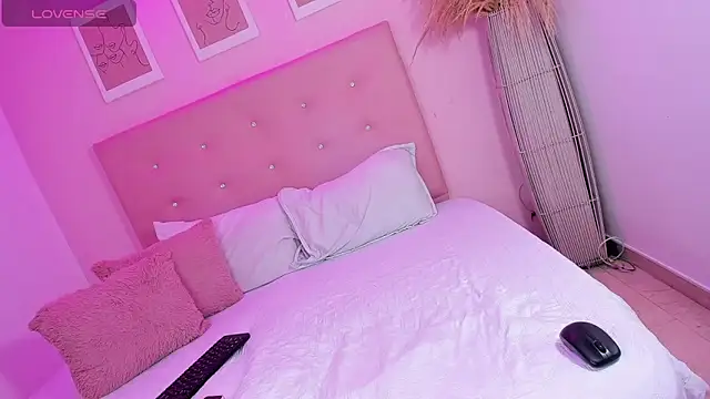 ANNIE DOLCE  online show from 10-25-25, 10:32