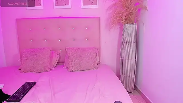 ANNIE DOLCE  online show from 02-04-26, 10:05