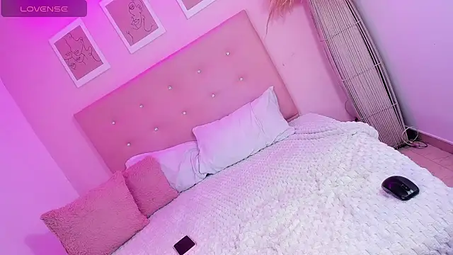 ANNIE DOLCE  online show from 10-24-25, 09:03