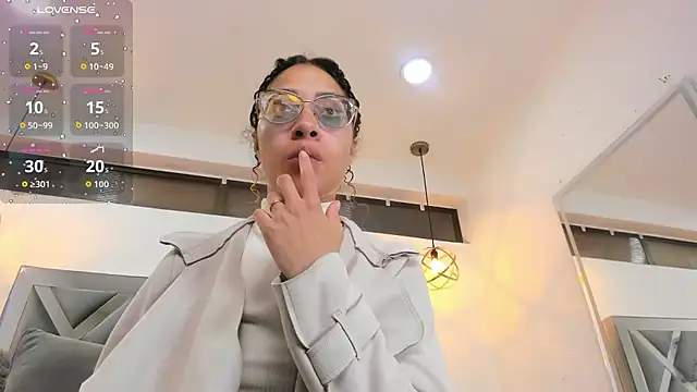 Hanna Cornee  online show from 01-10-26, 01:06