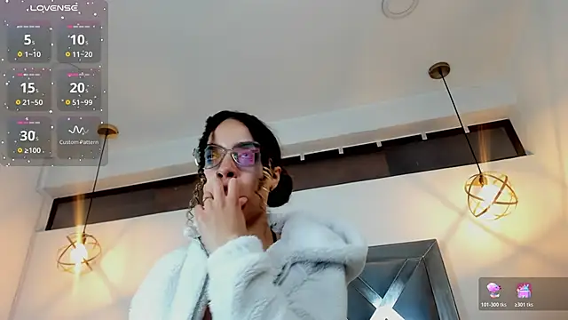 Hanna Cornee  online show from 11-26-25, 01:11