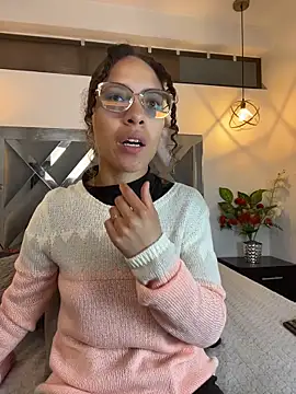 Hanna Cornee  online show from 11-11-25, 01:28