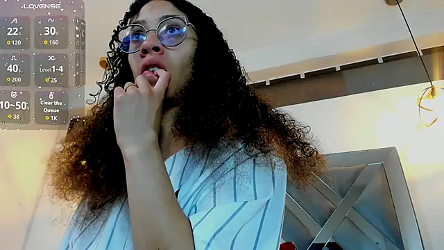 Snapshot of Hanna_Cornee_ chatting on 10-04-25, 01:23 Hanna Cornee online show from 10-04-25, 01:23