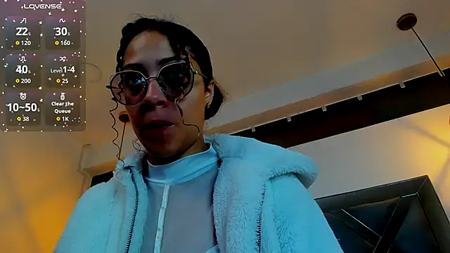 Snapshot of Hanna_Cornee_ chatting on 10-13-25, 01:34 Hanna Cornee online show from 10-13-25, 01:34