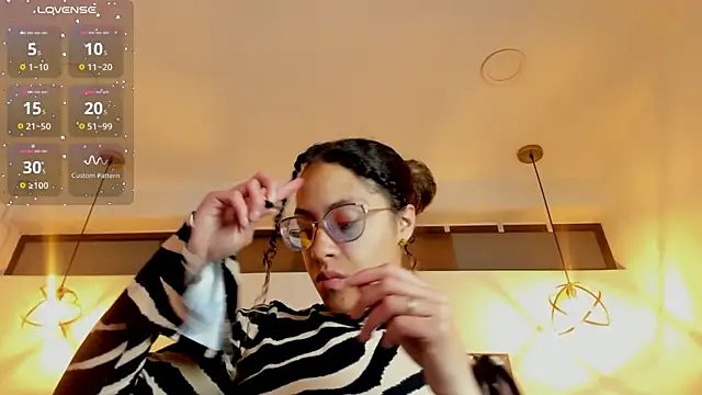 Hanna Cornee  online show from 11-13-25, 01:15