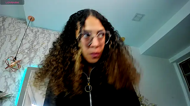 Snapshot of Hanna_Cornee_ chatting on 09-15-25, 01:55 Hanna Cornee online show from 09-15-25, 01:55