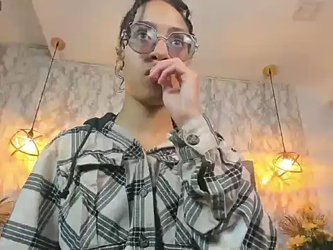 Snapshot of Hanna_Cornee_ chatting on 09-27-25, 01:39 Hanna Cornee online show from 09-27-25, 01:39