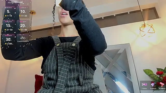 Hanna Cornee  online show from 11-29-25, 01:44