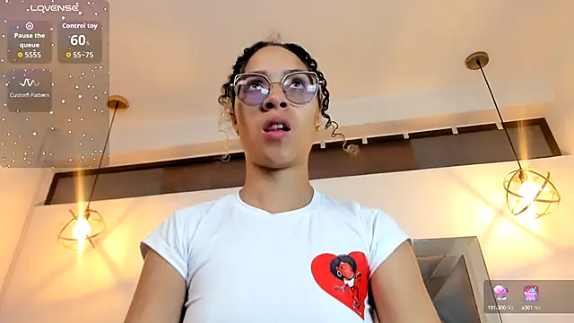 Snapshot of Hanna_Cornee_ chatting on 10-10-25, 01:34 Hanna Cornee online show from 10-10-25, 01:34