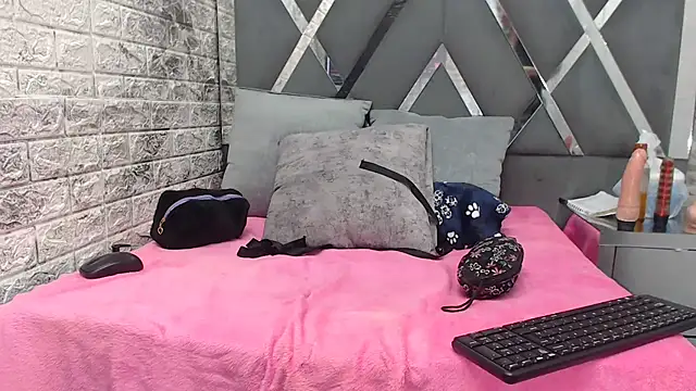 YanetRose online show from 10-27-25, 03:07