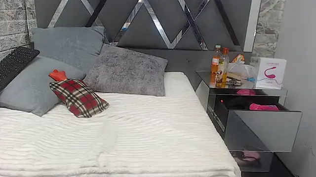 YanetRose online show from 12-15-25, 03:23