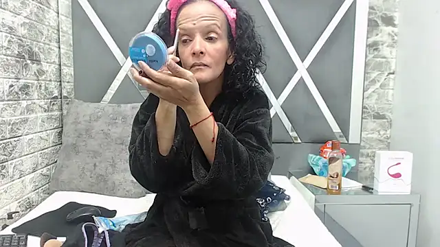 YanetRose online show from 11-13-25, 03:32