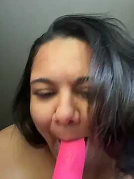 Snapshot of sofiacumms chatting on 06-14-26, 01:45 sofiacumms online show from 06-14-26, 01:45