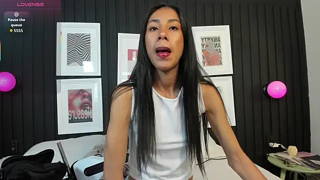 Snapshot of chiara_evanns chatting on 10-08-25, 11:12 chiara evanns online show from 10-08-25, 11:12