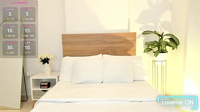 Snapshot of Lea_Joness chatting on 12-15-25, 10:04 Lea Joness online show from 12-15-25, 10:04