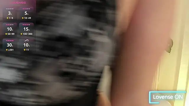 Snapshot of Lea_Joness chatting on 10-23-25, 11:25 Lea Joness online show from 10-23-25, 11:25