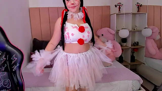 cloe weiss online show from 10-31-25, 01:19