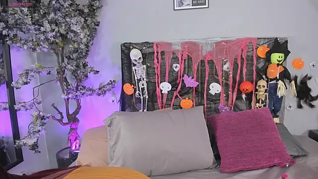 Kaylachannell online show from 10-17-25, 03:32