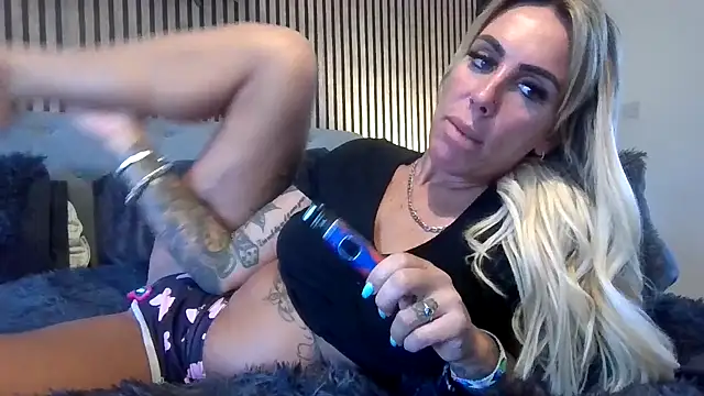 poppyinga1 online show from 10-10-25, 06:36