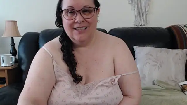 Snapshot of Juicy_Julie469 chatting on 04-19-26, 03:57 Juicy Julie469 online show from 04-19-26, 03:57