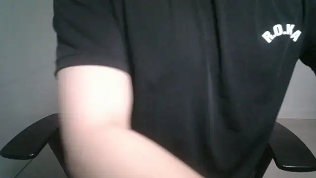 Snapshot of 111owo111 chatting on 04-22-26, 12:01 111owo111 online show from 04-22-26, 12:01