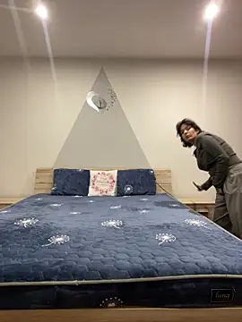 Piggiteablacktea online show from 12-19-25, 06:54