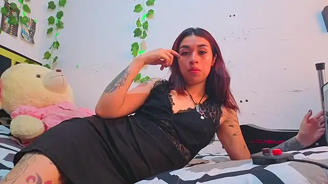 Snapshot of lucywhite13 chatting on 04-22-26, 04:36 lucywhite13 online show from 04-22-26, 04:36