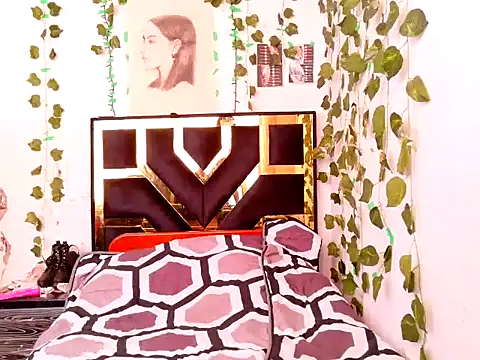 lucywhite13 online show from 10-23-25, 07:34