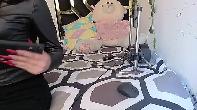 Snapshot of lucywhite13 chatting on 03-20-26, 07:15 lucywhite13 online show from 03-20-26, 07:15