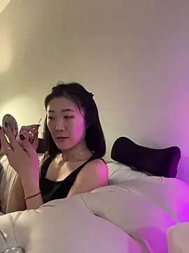 AikoYamada online show from 10-28-25, 06:23