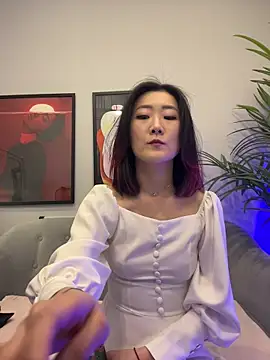 AikoYamada online show from 11-28-25, 07:19