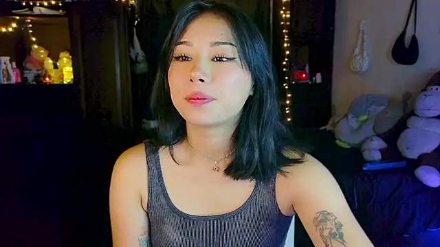 Snapshot of Shisuku_Sophi chatting on 05-22-26, 04:43 Shisuku Sophi online show from 05-22-26, 04:43