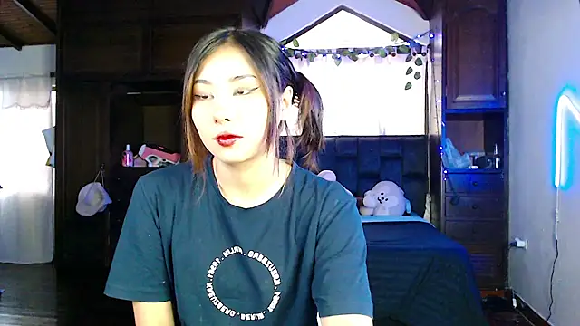 Snapshot of Shisuku_Sophi chatting on 10-12-25, 10:11 Shisuku Sophi online show from 10-12-25, 10:11